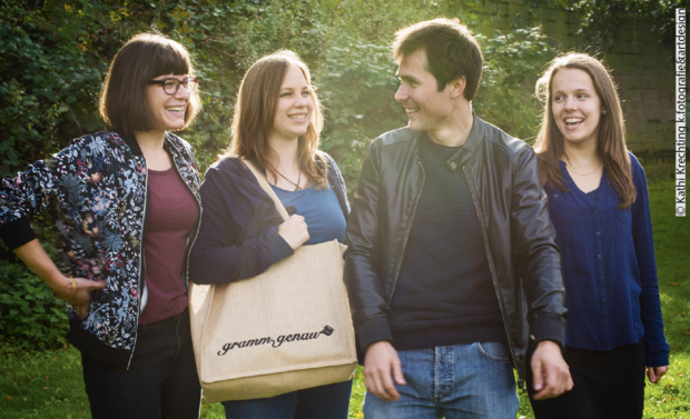 Die GründerInnen der gramm.genau GmbH v. l. n. r.: Jenny FUHRMANN, Christine MÜLLER, Tamás ERDÈLYI, Franziska GEESE. Die GründerInnen der gramm.genau GmbH v. l. n. r.: Jenny FUHRMANN, Christine MÜLLER, Tamás ERDÈLYI, Franziska GEESE.