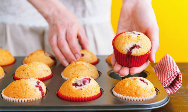 Muffins auf Blech. © vvmich / iStock / Thinkstock