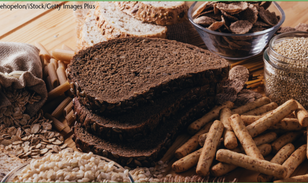 Verschiedene Körner und Vollkornprodukte. © nehopelon/iStock/Getty Images Plus