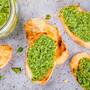 Brot mit Pesto