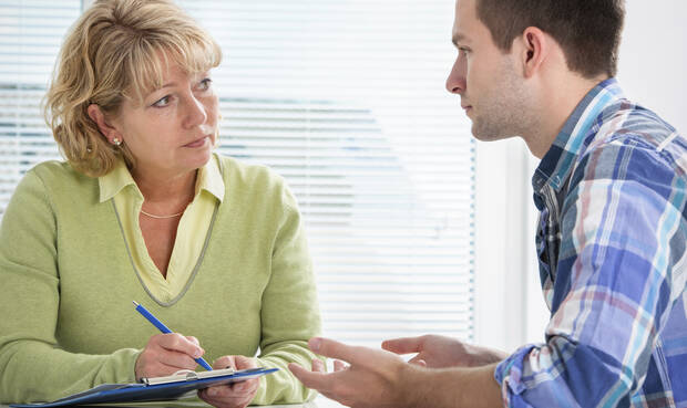 Der Ratgeber eignet sich unter anderem für alle Berufseinsteiger im Bereich Ernährungstherapie. © AlexRaths / iStock / Getty Images Plus