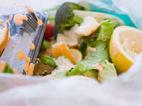Elf Millionen Tonnen Lebensmittel werden in Deutschland jedes Jahr weggeworfen. © amanaimagesRF / Thinkstock
