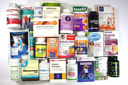 Untersuchte Gelenkmittel: Die Inhaltsstoffe Glucosamin und Chondroitin dürfen nicht mit Gesundheitsversprechen beworben werden. © Verbraucherzentrale