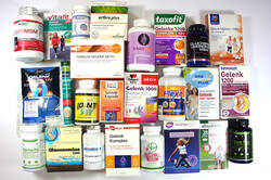 Untersuchte Gelenkmittel: Die Inhaltsstoffe Glucosamin und Chondroitin dürfen nicht mit Gesundheitsversprechen beworben werden. © Verbraucherzentrale Untersuchte Gelenkmittel: Die Inhaltsstoffe Glucosamin und Chondroitin dürfen nicht mit Gesundheitsversprechen beworben werden. © Verbraucherzentrale