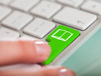 © AndreyPopov / iStock / Thinkstock Hand auf Tastatur.