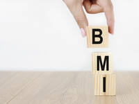 Würfel mit den Buchstaben B. M, I