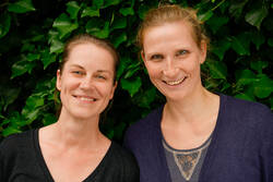 Katrin Bienge (links) und Projektleiterin Dr. Melanie Speck aus der Abteilung Nachhaltiges Produzieren und Konsumieren am Wuppertal Institut haben den NAHGAST-Rechner entwickelt. © Wuppertal Institut/S. Michaelis