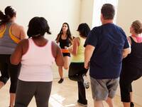 Übergewichtige im Fitnesstraining. © monkeybusinessimages / iStock / Thinkstock