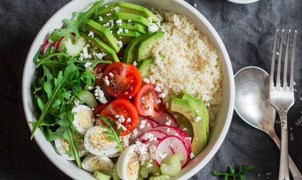 Fertig angerichtete Bowl. © OksanaKiian / iStock / Thinkstock