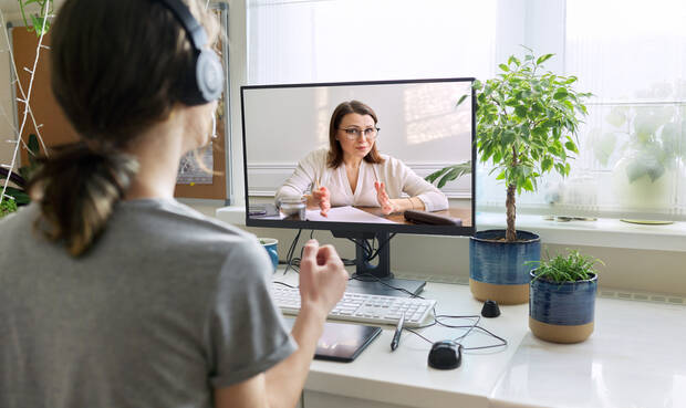 Das Special „Souverän Online“ gibt viele praxisrelevante Hinweise für Ernährungsfachkräfte zu Videokonferenzen, Online-Ernährungsberatung, live Online-Seminaren sowie Vorträgen. © Valeriy_G/iStock/Getty Images Plus