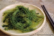 „Grüner Kaviar” oder „Meerestraube” ist eine Algenart mit hohem Nährstoffgehalt. © kitzcorner/iStock/Getty Images Plus
