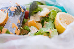 Viele noch essbare Lebensmittel werden zu früh weggeworfen. © amanaimagesRF / Thinkstock