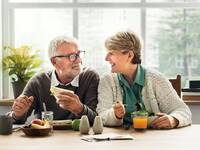 Wissenschaftler verschiedener Disziplinen suchen im Kompetenzcluster NutriAct nach Lösungsansätzen für gesundes Altern. © Rawpixel Ltd / iStock / Getty Images Plus Wissenschaftler verschiedener Disziplinen suchen im Kompetenzcluster NutriAct nach Lösungsansätzen für gesundes Altern. © Rawpixel Ltd / iStock / Getty Images Plus