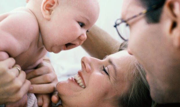 Familie mit Baby. © Purestock / Thinkstock