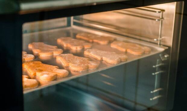 Acrylamid findet sich fast immer in gerösteten, gebackenen und frittierten Lebensmitteln. Aus gesundheitlichen Gründen sollten bestimmte Acrylamid-Richtwerte nicht überschritten werden. © smirart / iStock / Thinkstock
