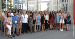 Junge WissenschaftlerInnen aus den vier Kompetenzclustern der Ernährungsforschung bei der Summer School in Bonn. © Kompetenzcluster DietBB/Universität Bonn Junge WissenschaftlerInnen aus den vier Kompetenzclustern der Ernährungsforschung bei der Summer School in Bonn. © Kompetenzcluster DietBB/Universität Bonn