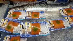 Lachs in einer Auslage in Shanghai / China. Wissenschaftler haben eine neue Methode entwickelt, um seine Ernährung und Herkunft bestimmen zu können. © Thomas Larssen, Uni Kiel Lachs in einer Auslage in Shanghai / China. Wissenschaftler haben eine neue Methode entwickelt, um seine Ernährung und Herkunft bestimmen zu können. © Thomas Larssen, Uni Kiel