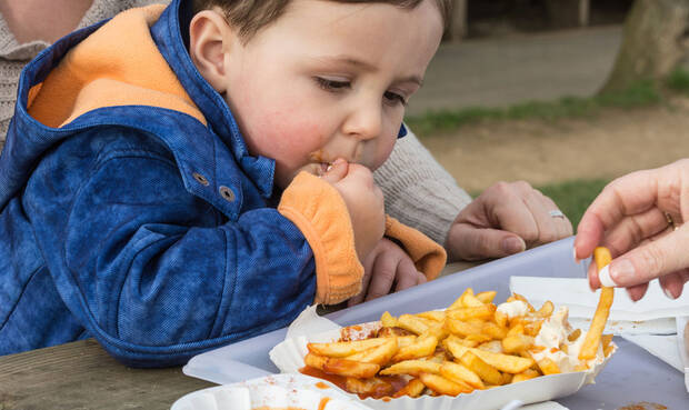 15 Prozent der Kinder und Jugendlichen von drei bis 17 Jahren gelten als übergewichtig oder adipös. © JFsPic / iStock / Thinkstock