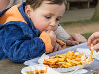 15 Prozent der Kinder und Jugendlichen von drei bis 17 Jahren gelten als übergewichtig oder adipös. © JFsPic / iStock / Thinkstock